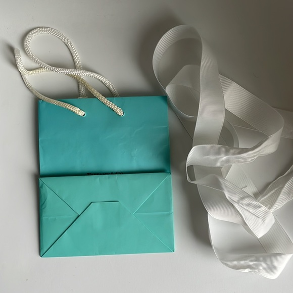 Tiffany’s Gift Bag - Picture 3 of 4